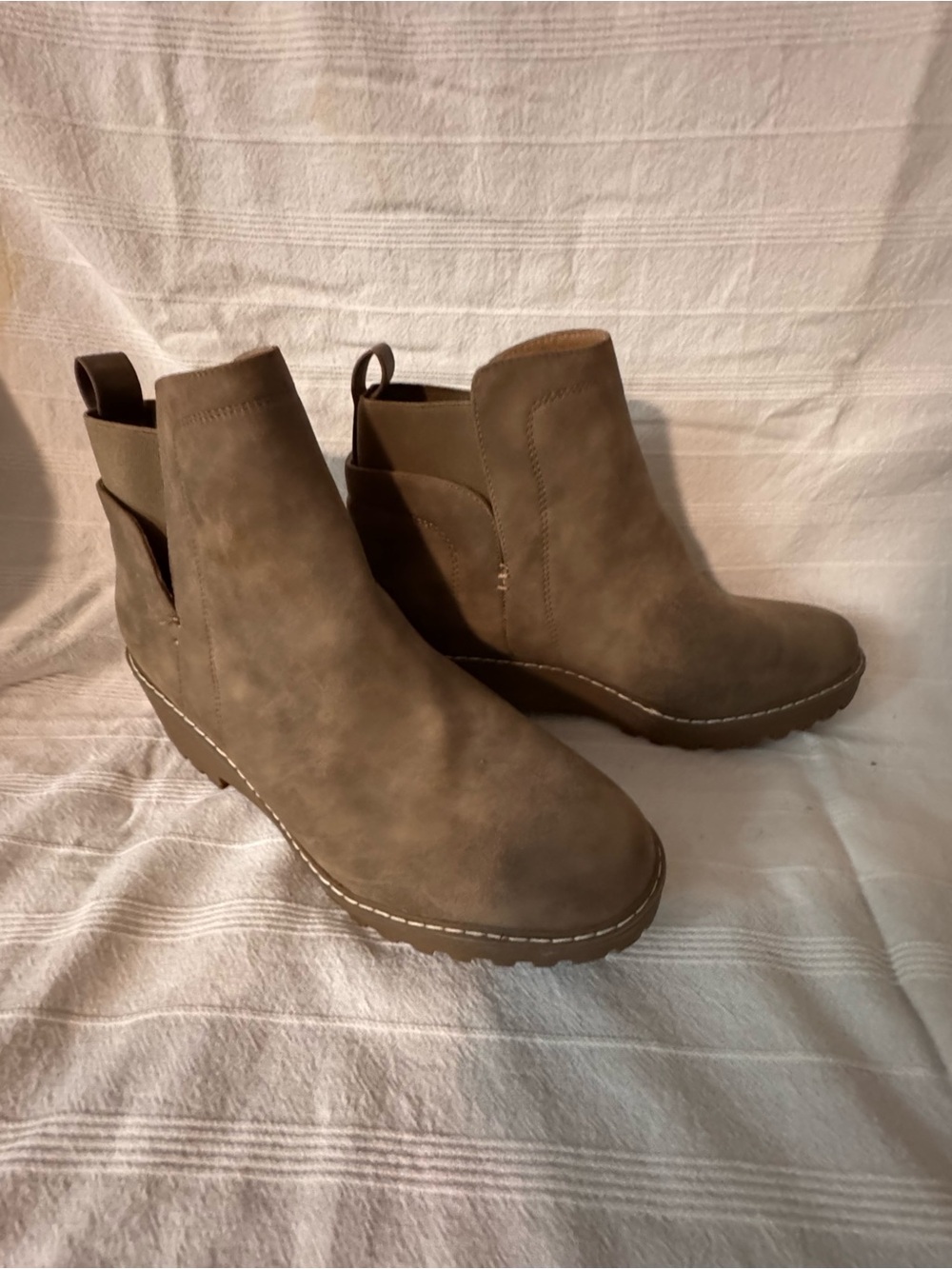 Dolce Vita Taupe Suede Chelsea Wedge Ankle Boots Size 11